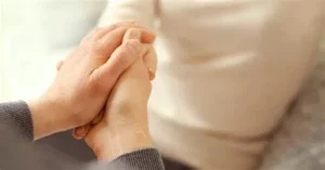 cách chăm sóc người nhiễm HIV