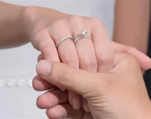 có nên kết hôn với người nhiễm HIV