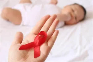 mẹ bị HIV có truyền sang con không